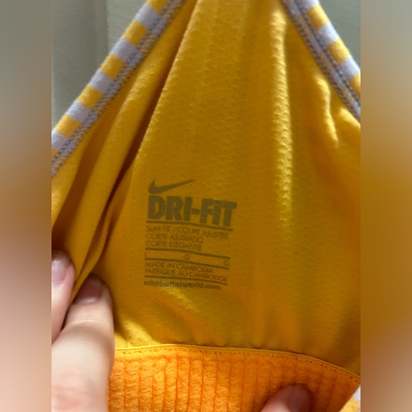 Nike work out top (with built in shelf bra) - Picture 2 of 3